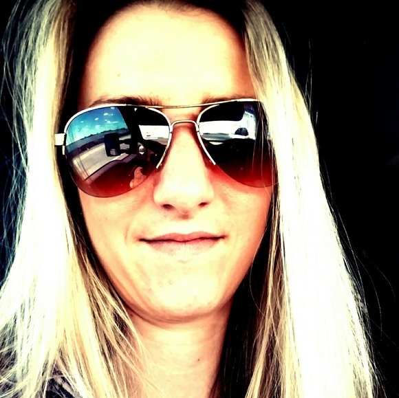 Meet your Posher, Jessica - Picture 7 of 8